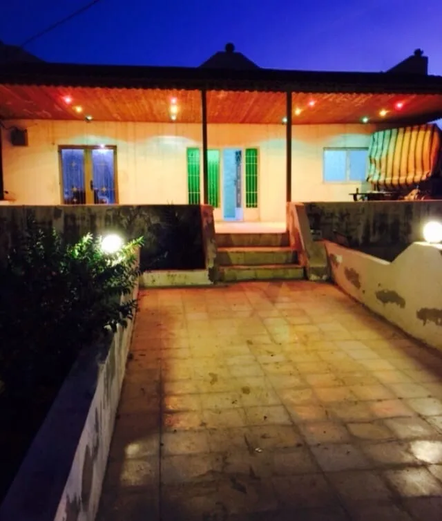 مزرعة مع بيت ريفي في الغور