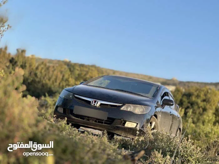 هوندا سيفيك 2006 قير عادي للبيع او البدل على هايبرد بنفس القيمة او لانسر حديثة