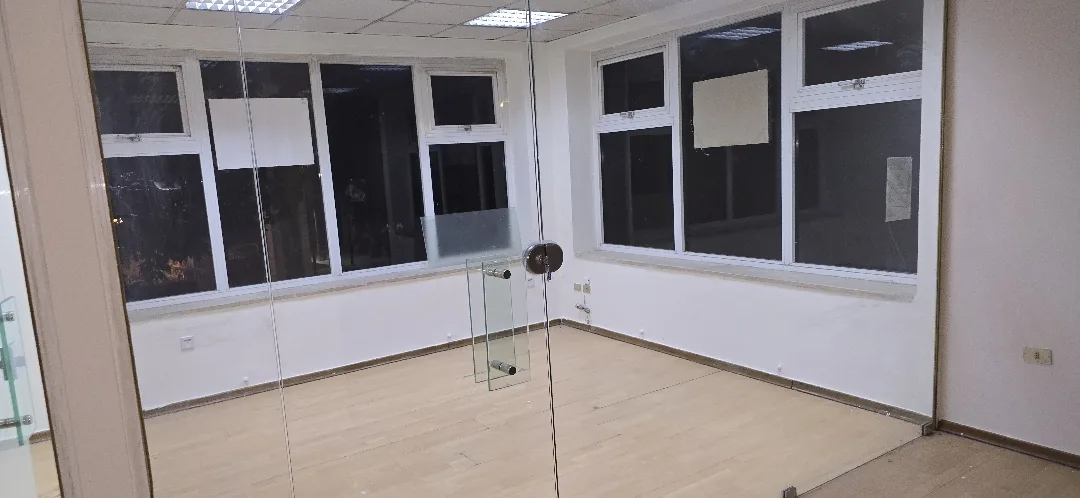 مكتب للإيجار في شميساني من المالك مباشرة