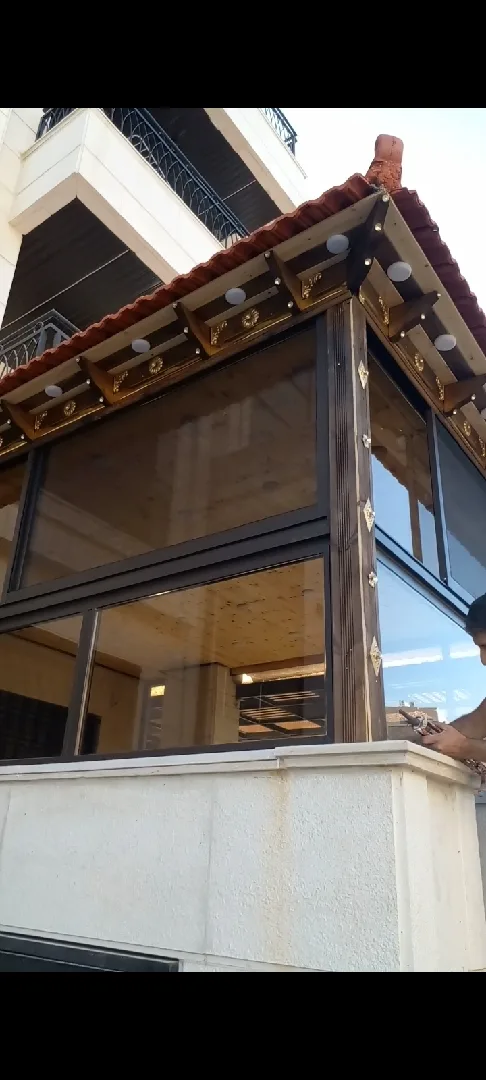 تركيب قرميد براقولا عزل اسطح بناء وتمديد مسابح تركيب المنيوم