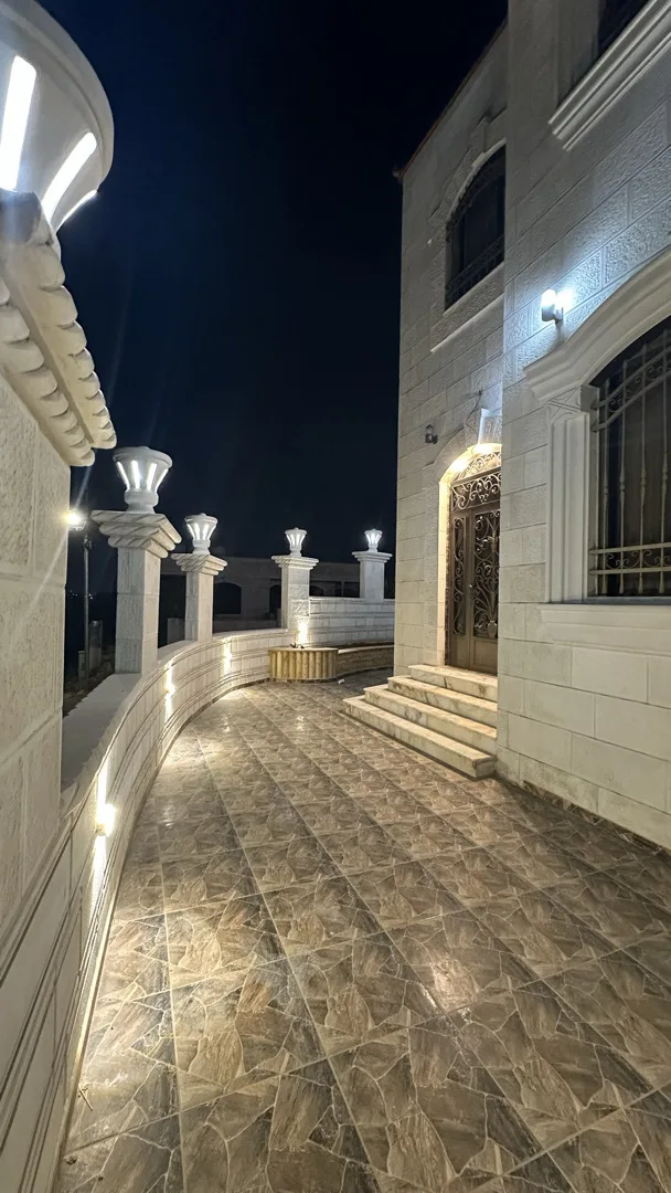فيلا مميزة بالمستندة الغربية
