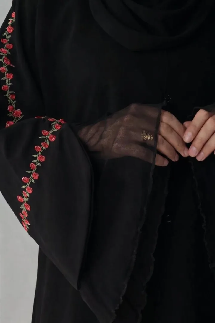 التفاصيل والاناقه الحلوه كلها موجوده في هالعباي ️ عباي الستاتي بخامه حبر الفرسا