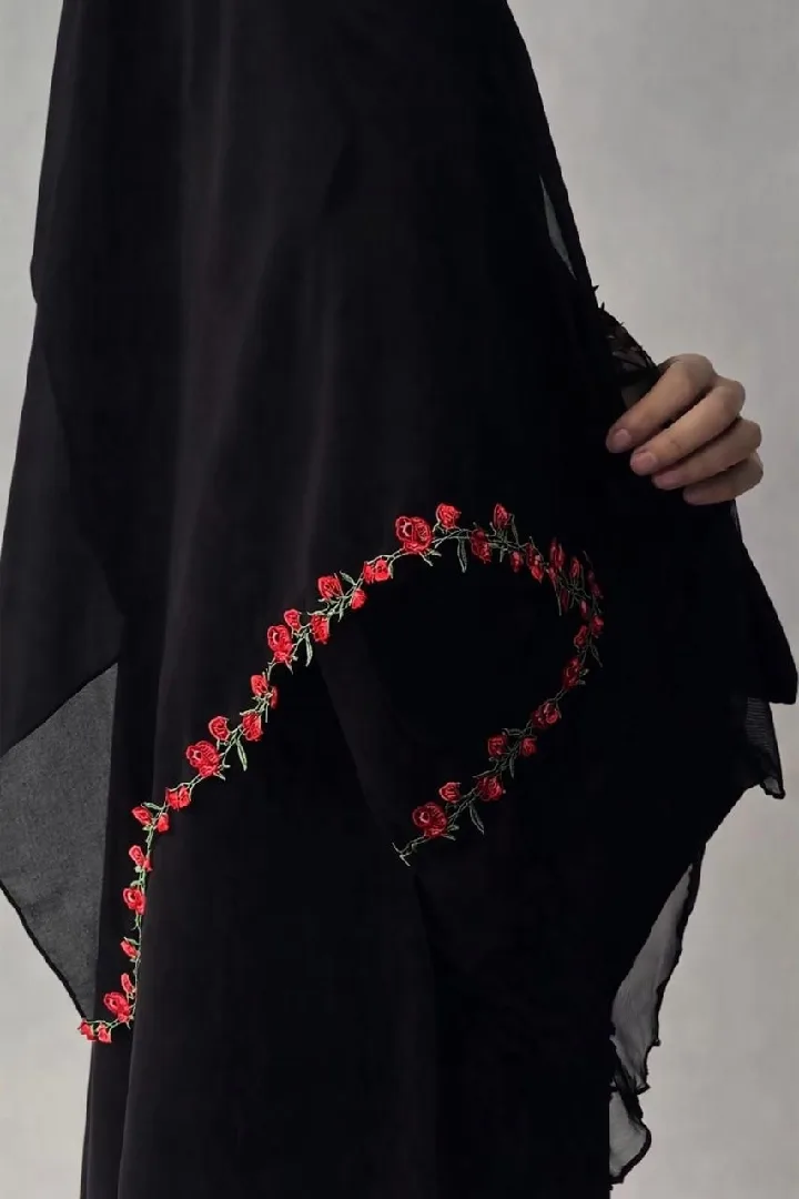 التفاصيل والاناقه الحلوه كلها موجوده في هالعباي ️ عباي الستاتي بخامه حبر الفرسا