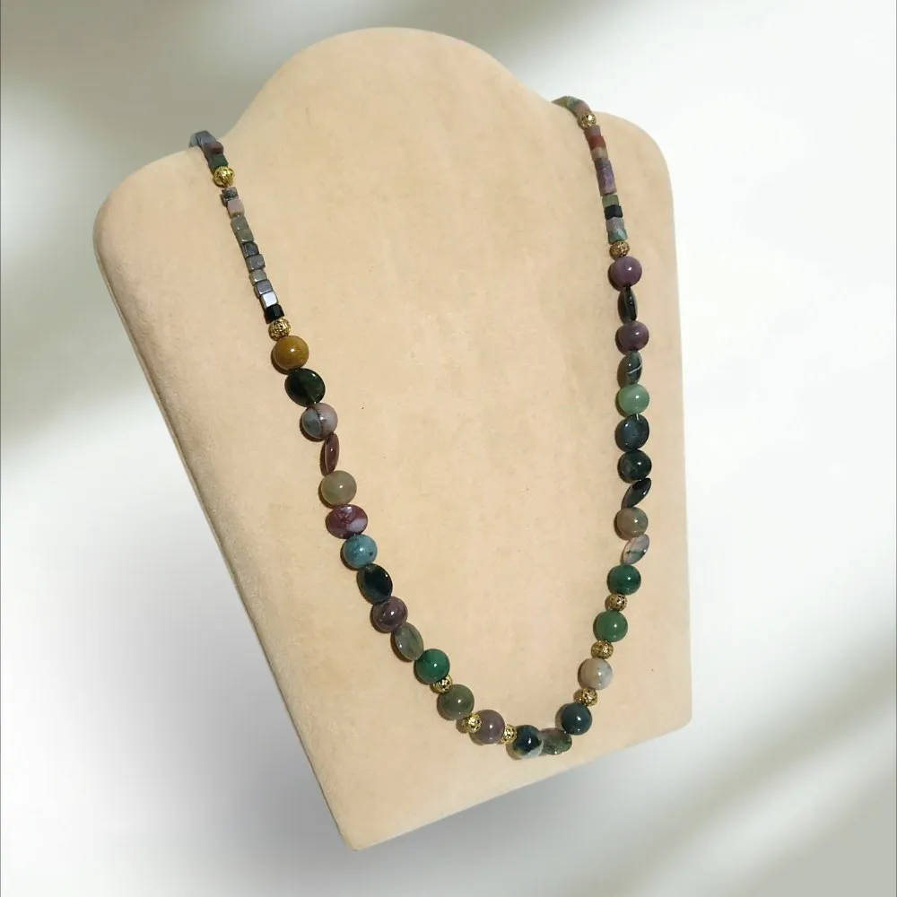 عقد من العقيق الطبيعي