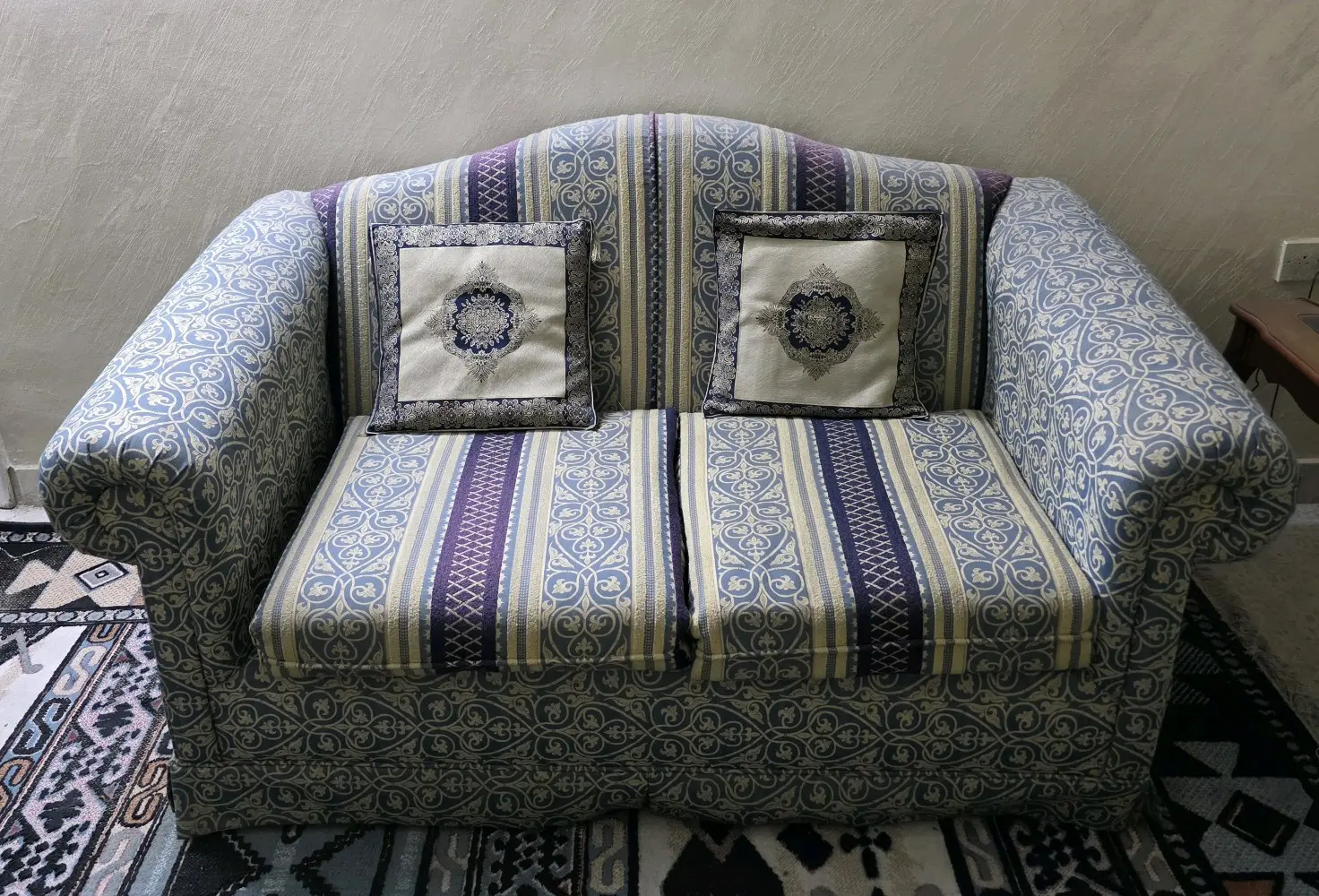 طقم كنب وطاولات مستعمل للبيع