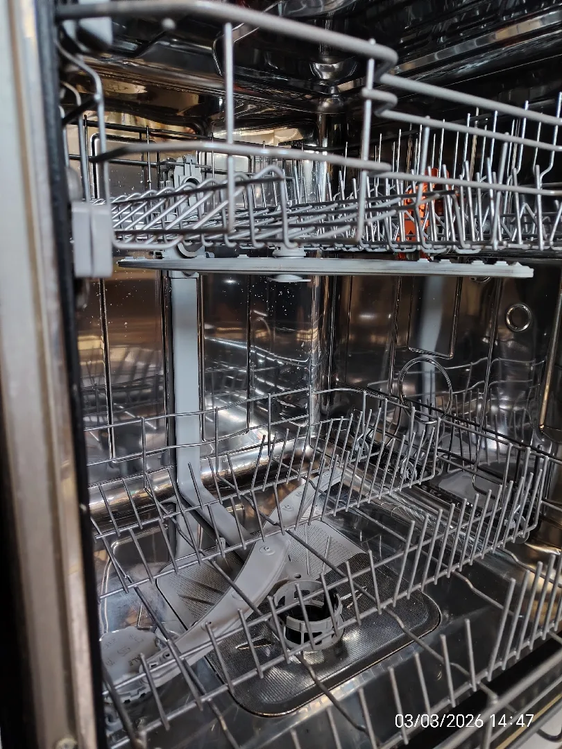 جلاية صحون نوع اريستون ايطاليه ١٢ برنامج ١٣ طقم استعمال خفيف