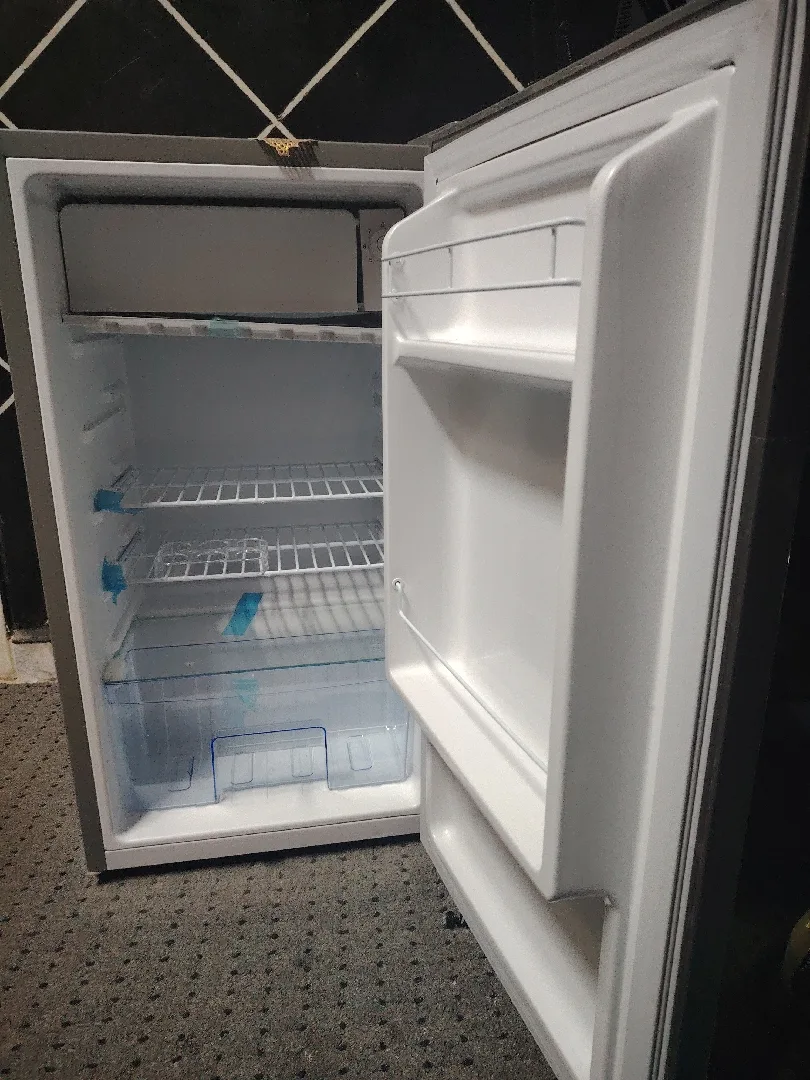 ثلاجة مكتبية