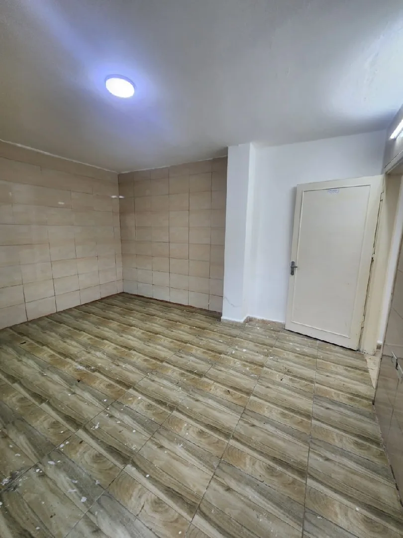 شقه للبيع في اربد قرب اشارة مجمع الاغوار  الجديد