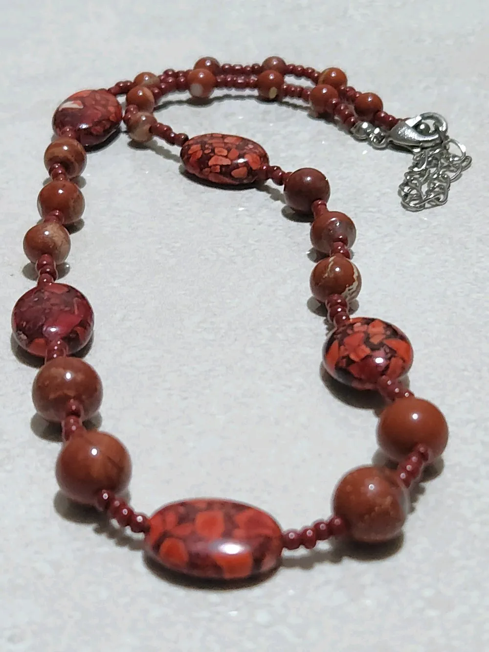 قلادة  طويلة مصنوعة يدويًا