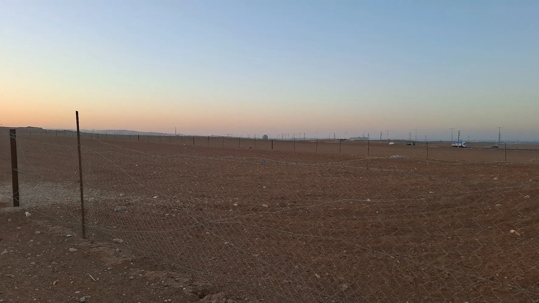 ارض بمساحة 14 دونم 633 متر