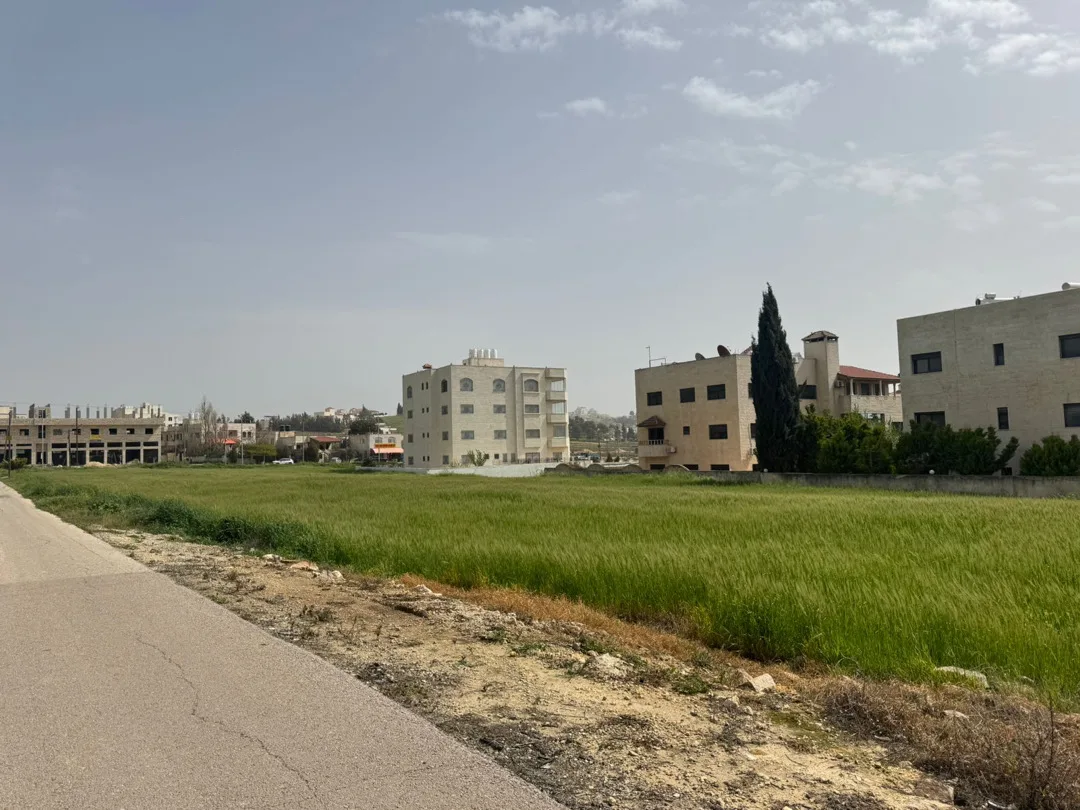 ارض سكنيه السرو السلط