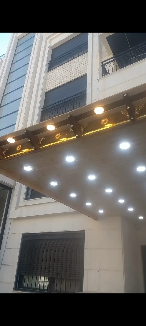 تركيب قرميد براقولا عزل اسطح بناء وتمديد مسابح تركيب المنيوم