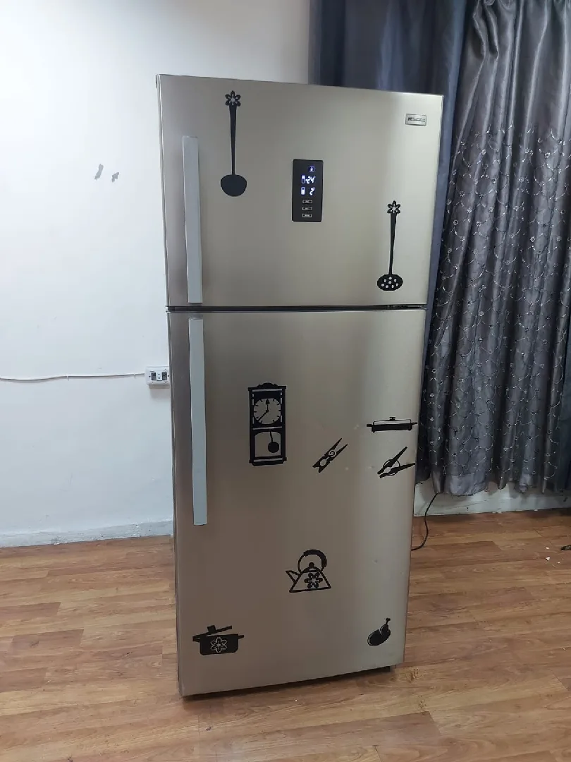 يوجد لدينا ثلاجات بحالة ممتازه