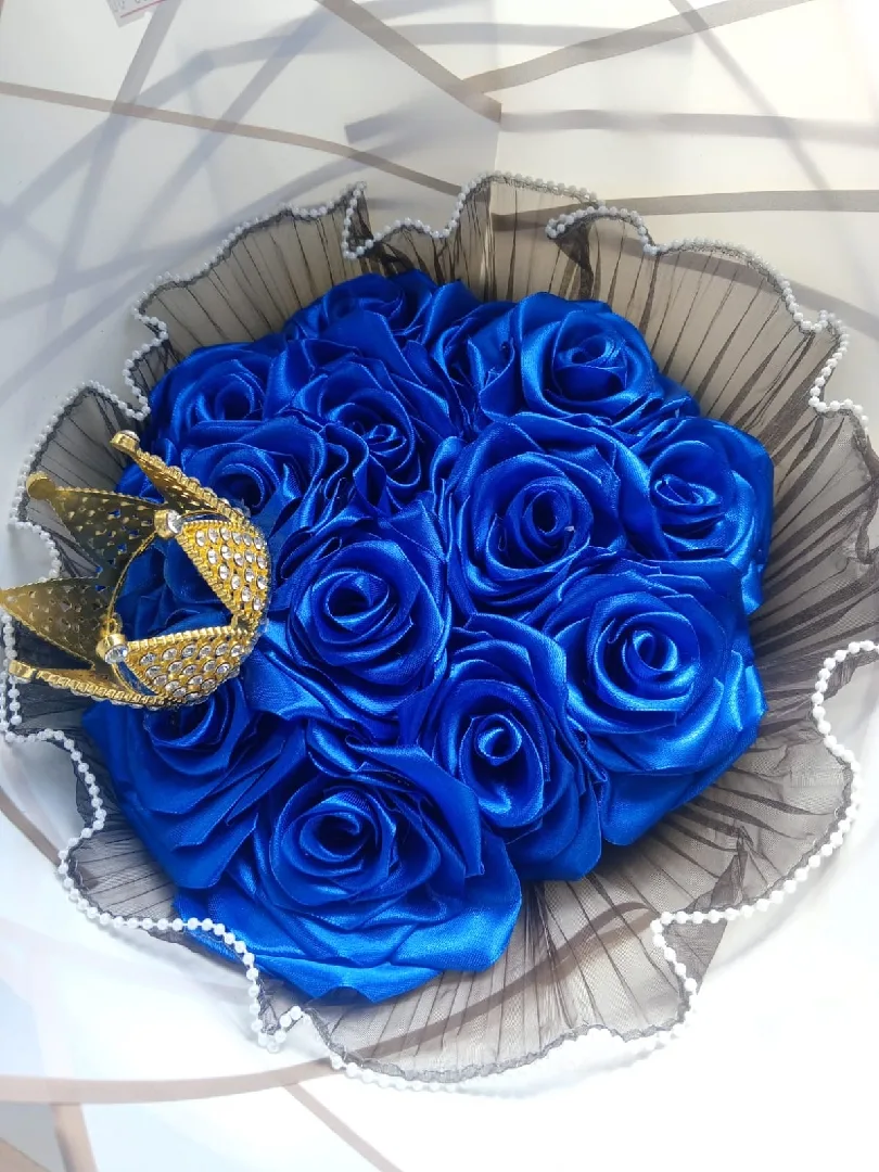 ورد بضل.. وذكرى ما بتذبل! 🌹✨