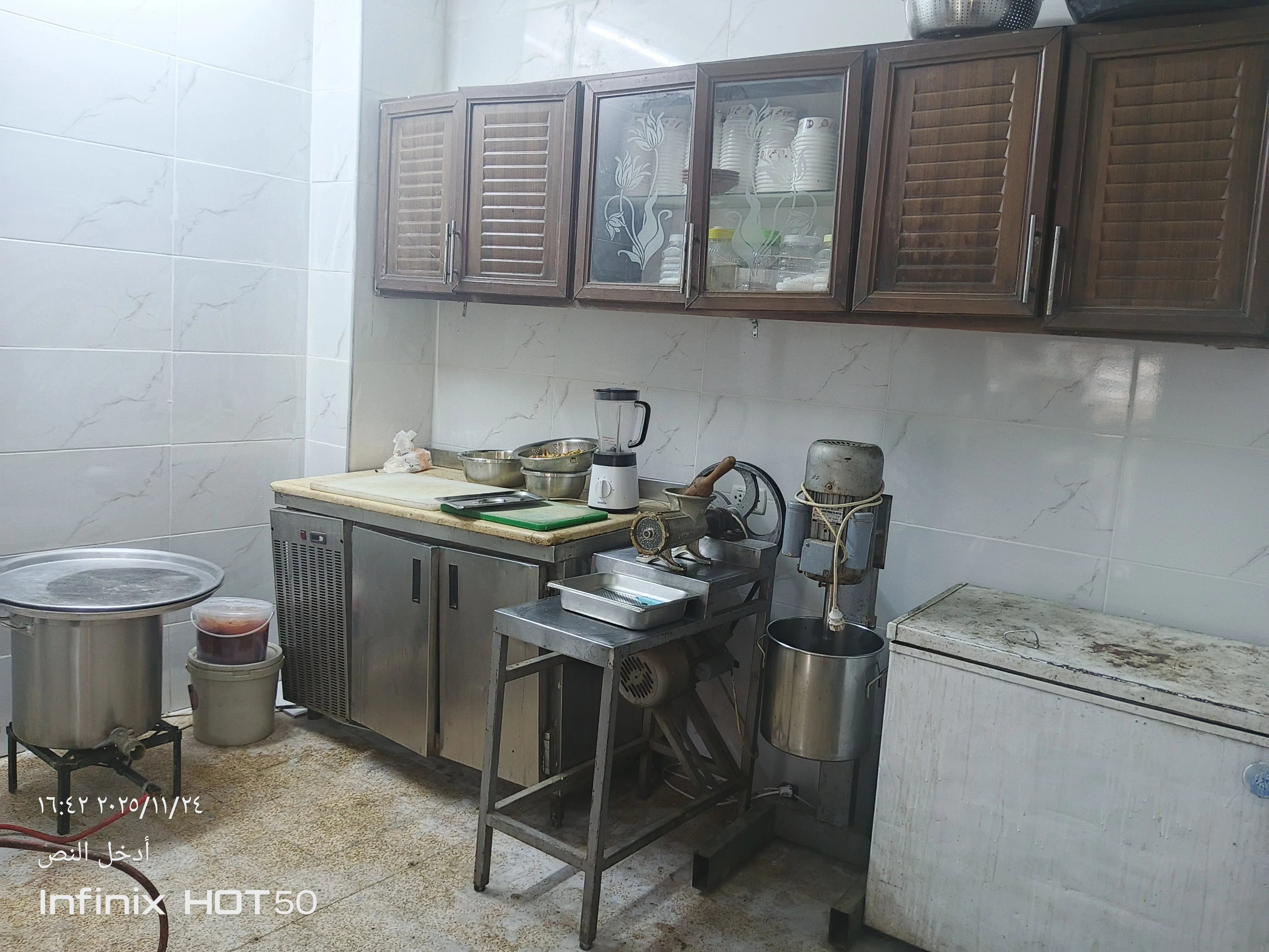 عدة مطعم للبيع