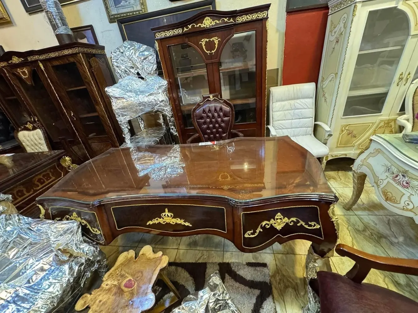 أثاث مكتبي جديد مستورد من مصر بأفضل انواع الخشب الزان والنحاس