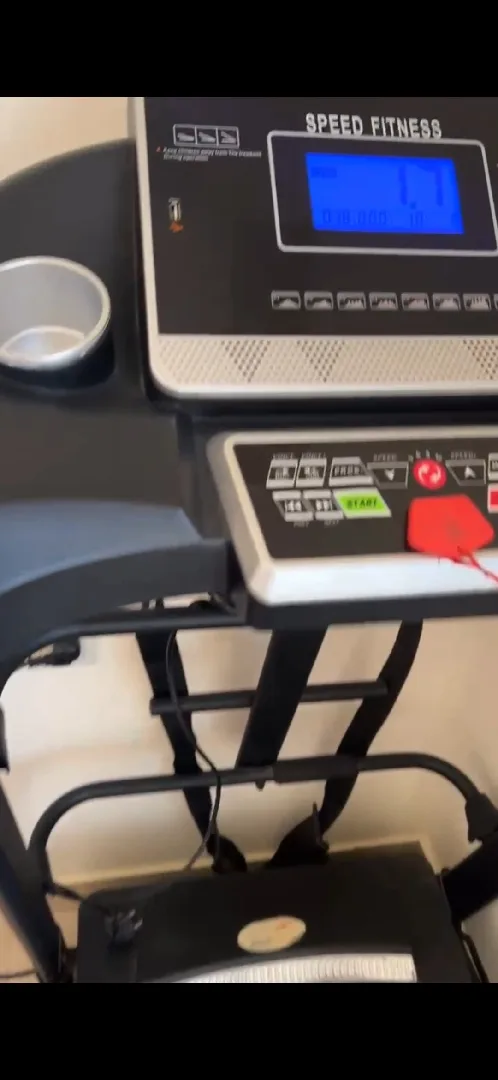 للبيع جهاز مشي (Treadmill) بحالة ممتازة 🏃‍♂️جهاز مشي عملي ومناسب للاستخدام المنزلي،