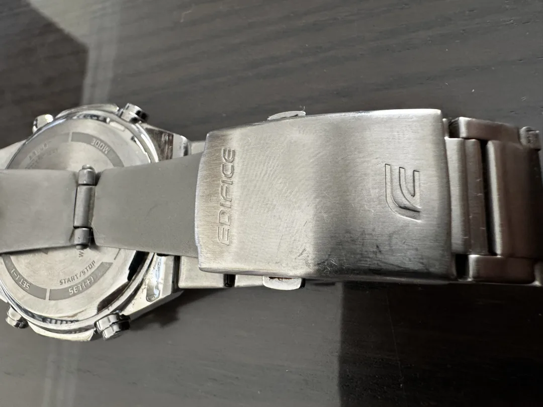 ساعة Casio Edifice أصلية EFV-C110 — World Time / 10 Year Battery / WR100M