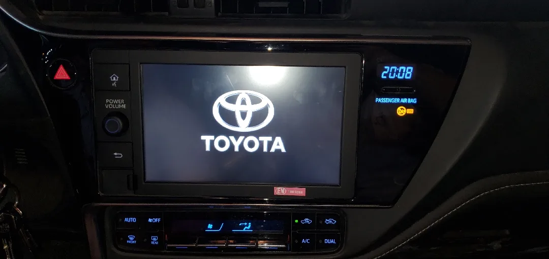 شاشة تويوتا كورولا اصليه جديده شركة وارد الشرق الأوسط مكفوله