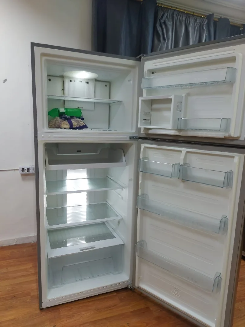 يوجد لدينا ثلاجات بحالة ممتازه