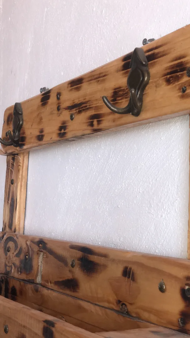 حمالة مفاتيح وملابس