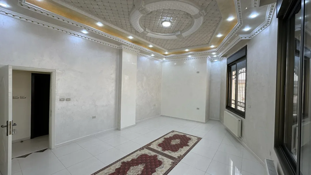 فيلا مميزة بالمستندة الغربية
