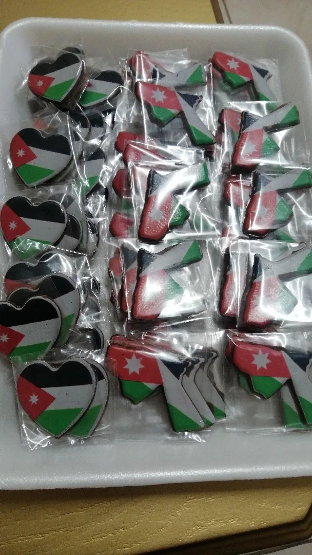 رقائق الشوكولاته مطبوعة عليها علم