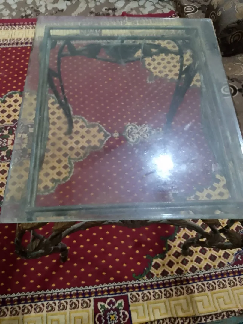 طاولة كورنر حجم كبير سيكوريت وحديد ثقيل مدهون حراري موجودة بالبقعة 0785050360