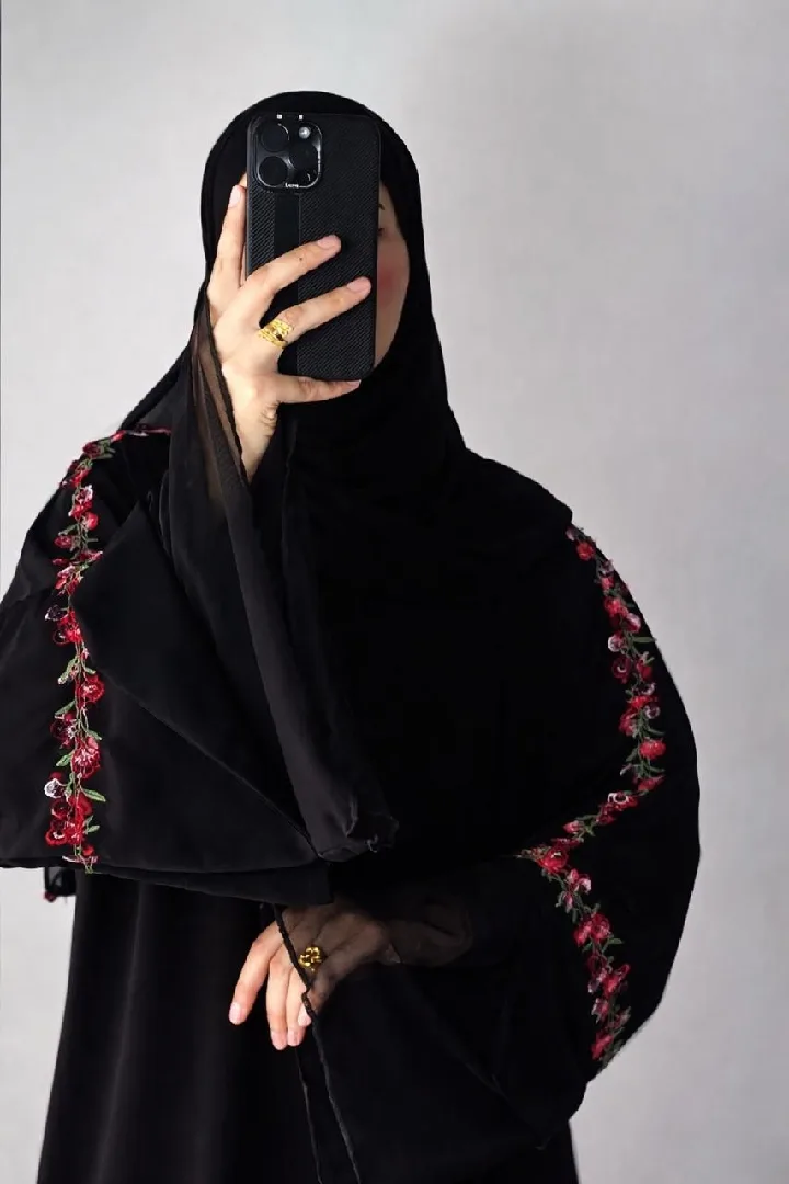 التفاصيل والاناقه الحلوه كلها موجوده في هالعباي ️ عباي الستاتي بخامه حبر الفرسا