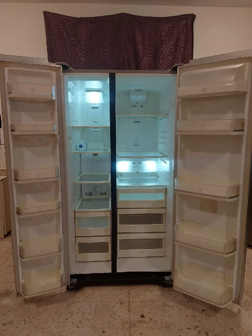 يوجد لدينا ثلاجات بحالة ممتازه