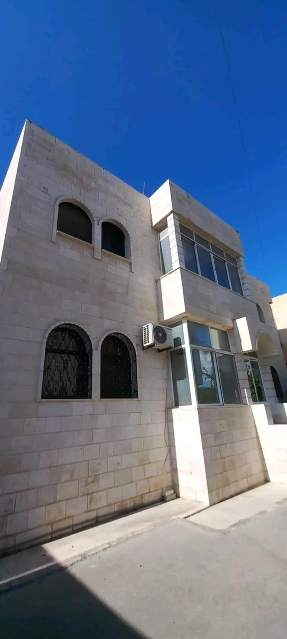 شقة طابقية مميزة للايجار في اربد الحي الشرقي