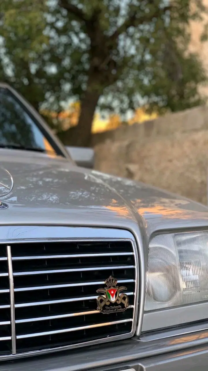 شعار الاردن حديد ثقيل مع قفول ضد السرقه