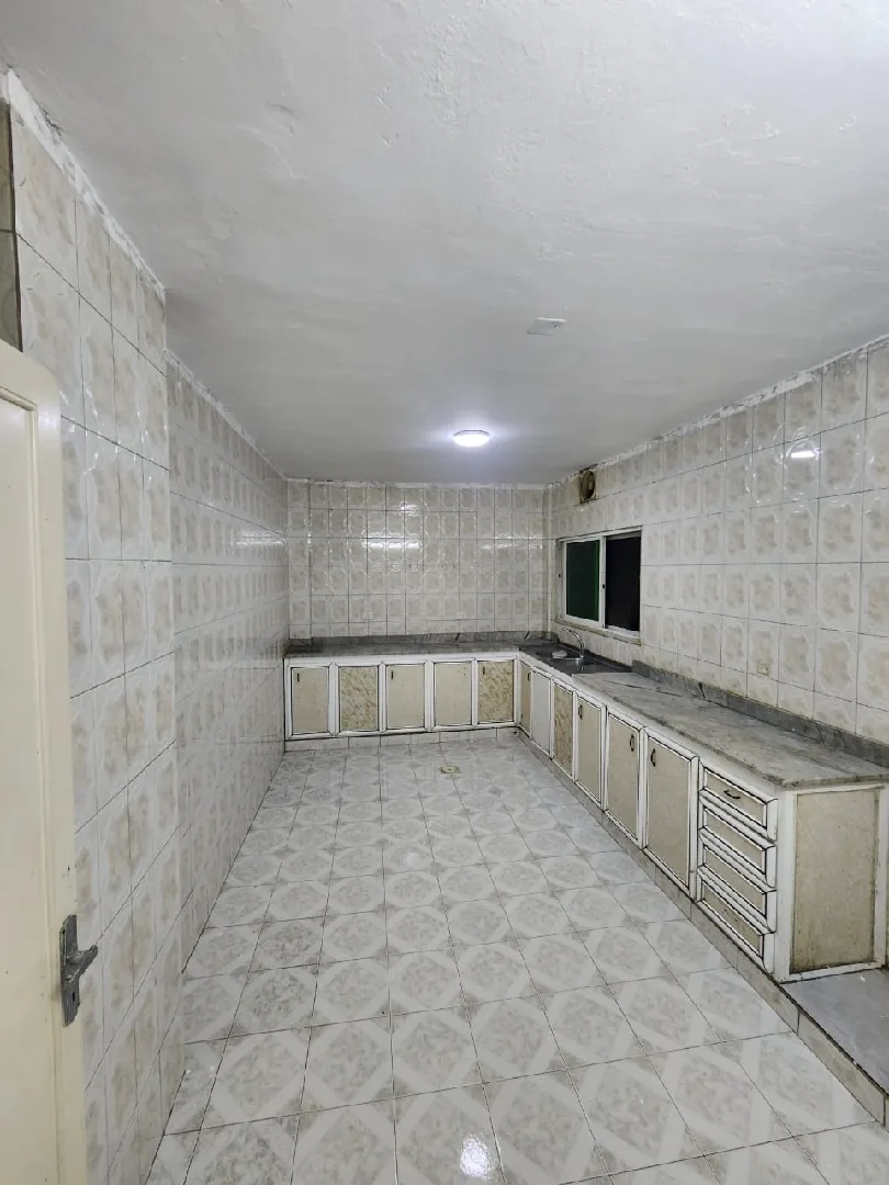 شقه للبيع في اربد قرب اشارة مجمع الاغوار  الجديد