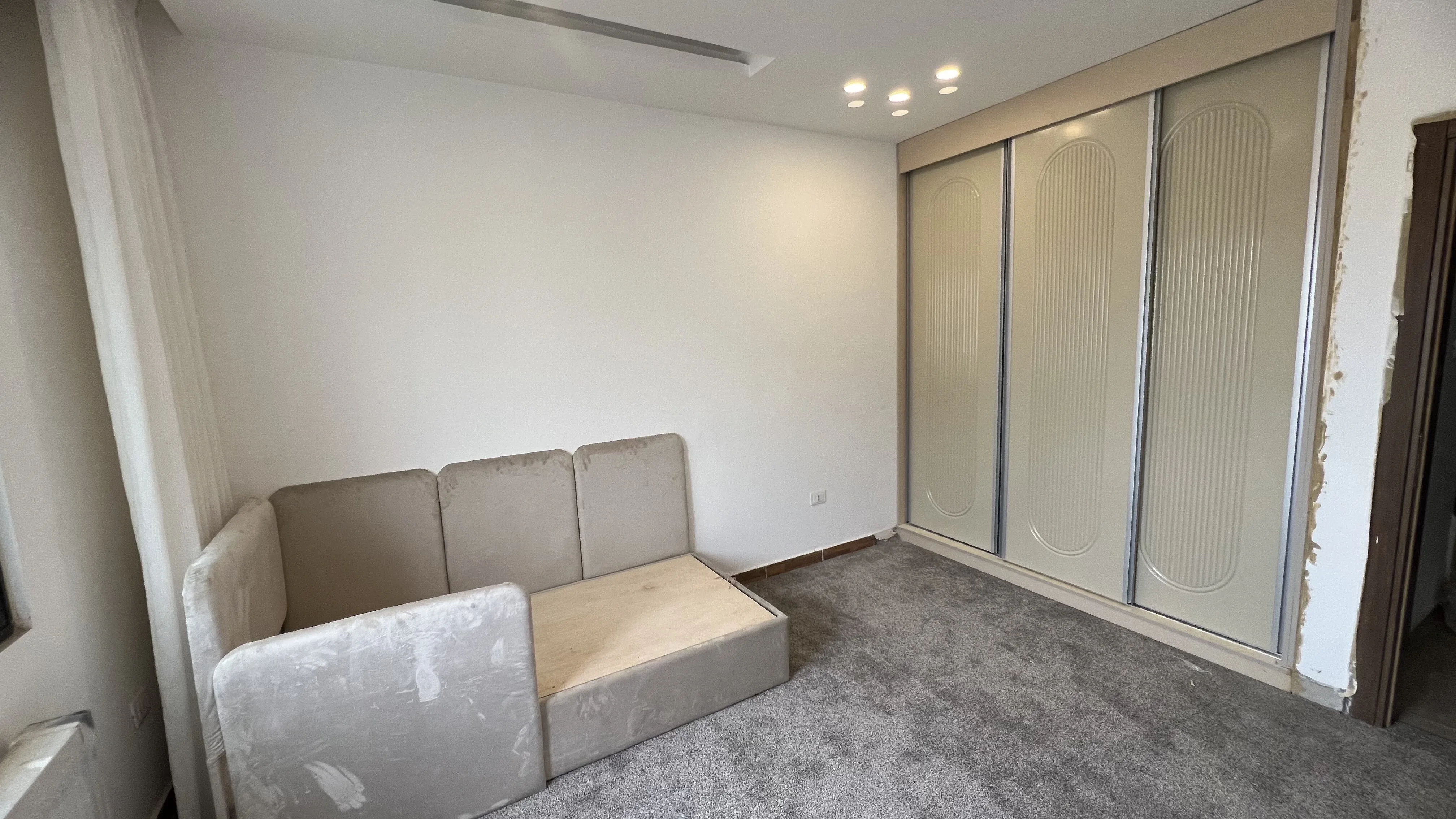 سرير اطفال مع حمايات خشب لاتيه اندونيسي جميع الالوان جكات هيدروليك تفصيل