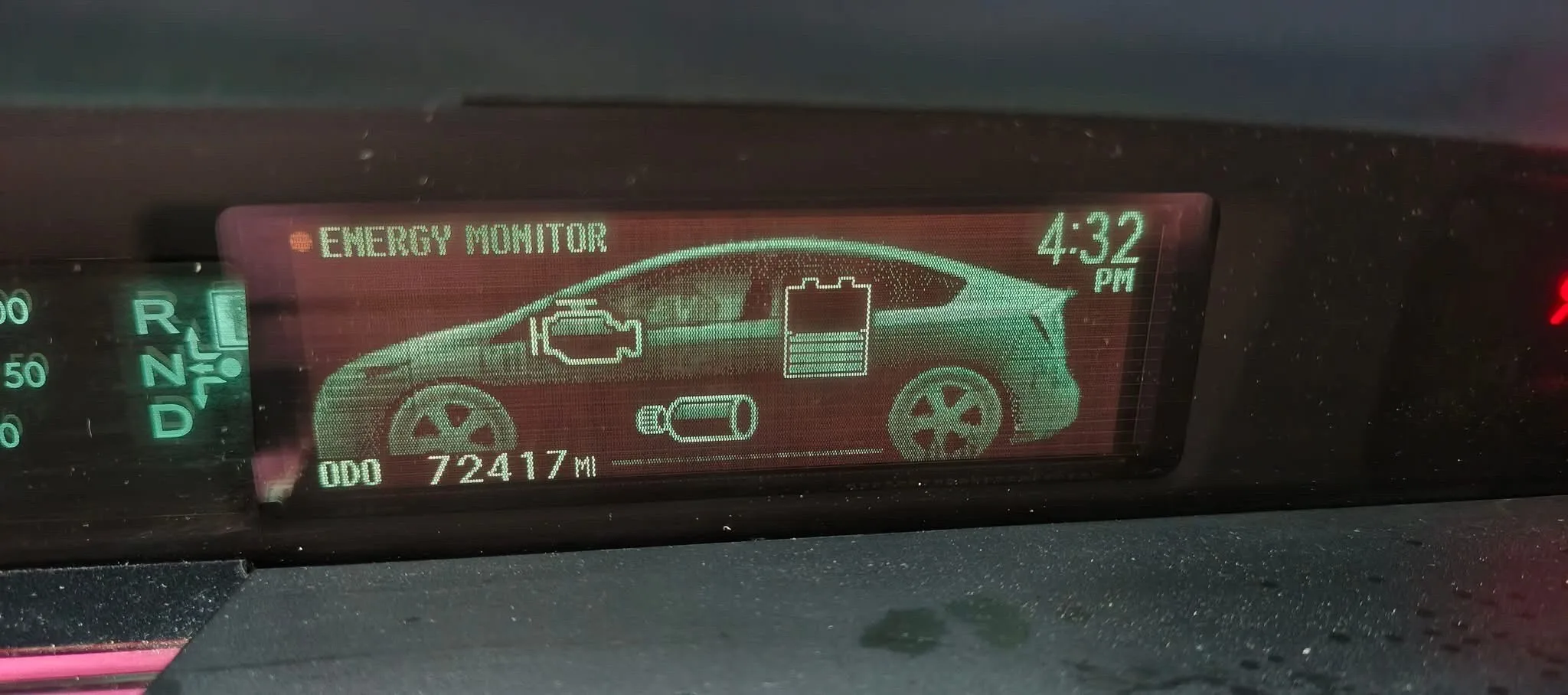 تويوتا بريوس موديل 2015 مالك واحد ممشى 72 الف فقط ثلاث جيد وقصعه