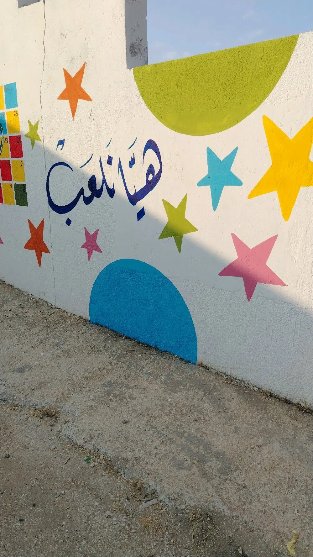 خطاط ورسام جداريات وكافة أعمال الدعاية والإعلان