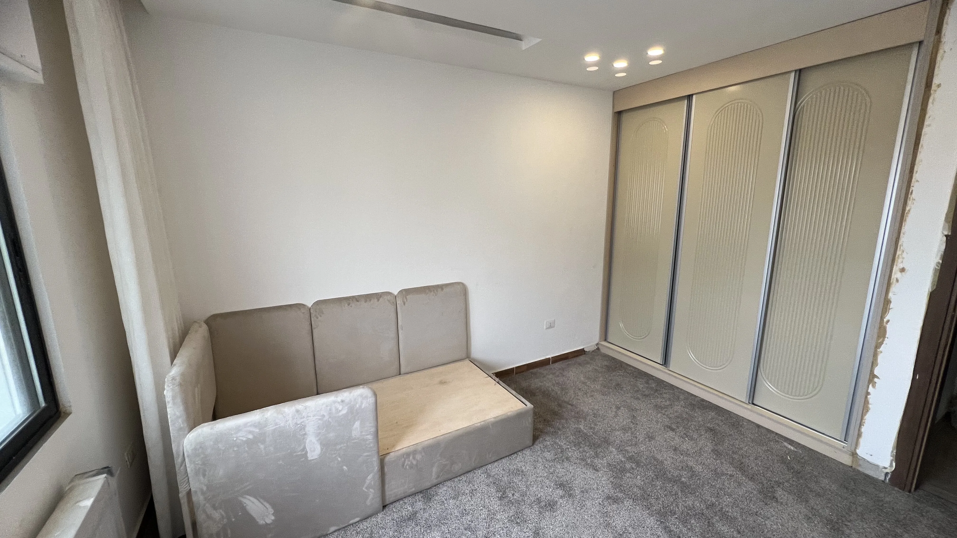 سرير اطفال مع حمايات خشب لاتيه اندونيسي جميع الالوان جكات هيدروليك تفصيل