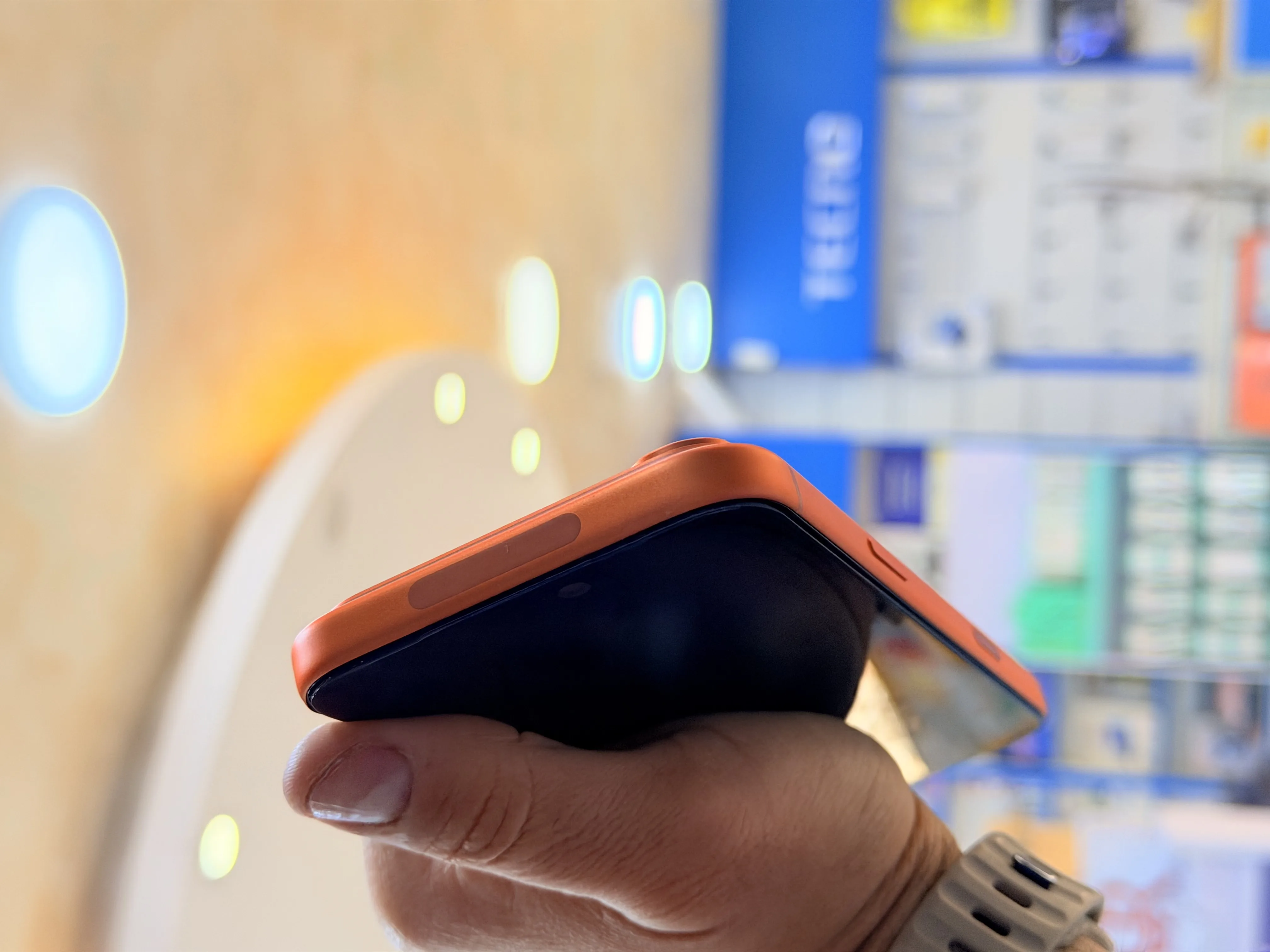 ايفون 17 برو ماكس Esim شرررق اوسط