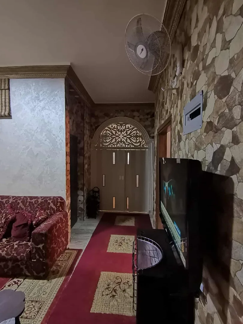 شقة للبيع طابق ثاني بموقع مميز وبسعر مغري في الهاشمي الشمالي من المالك مباشرة