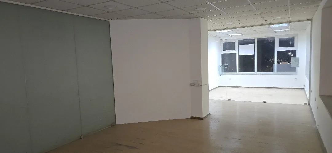 مكتب للإيجار في شميساني من المالك مباشرة