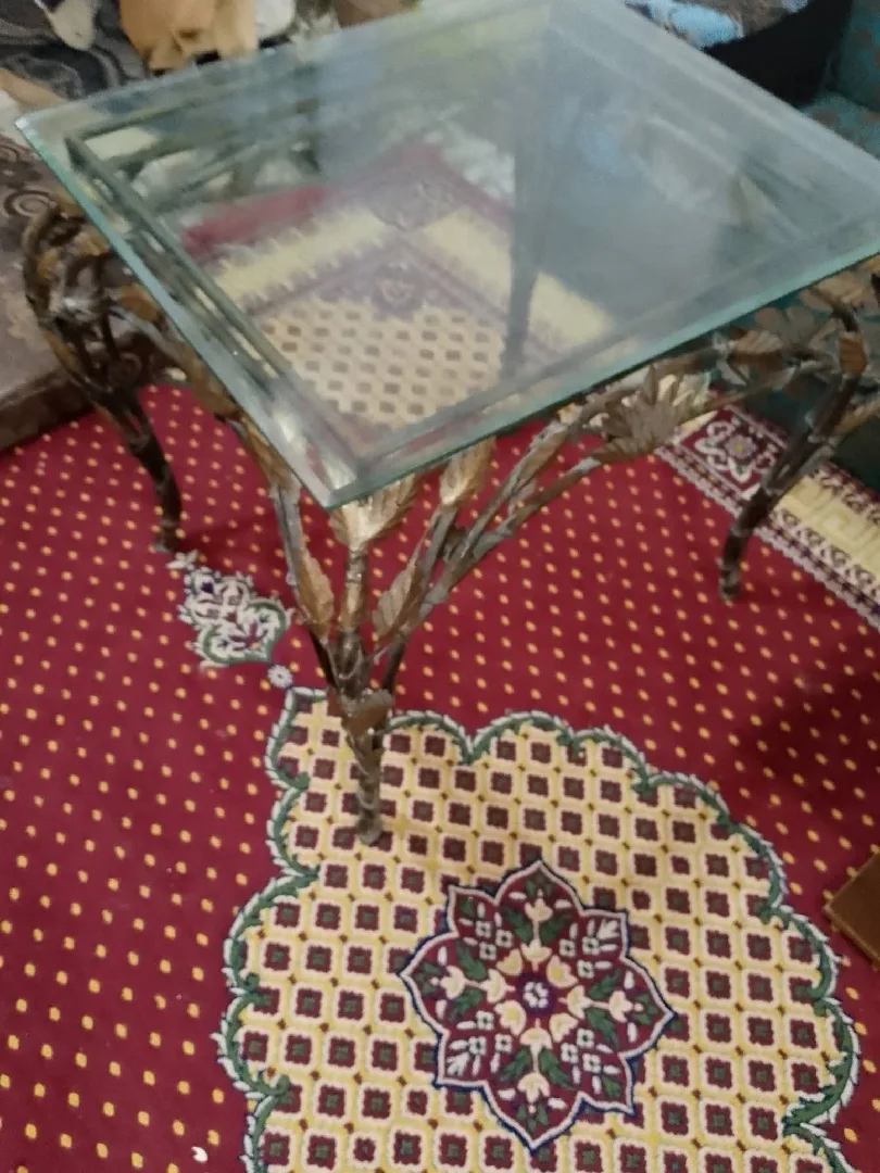طاولة كورنر حجم كبير سيكوريت وحديد ثقيل مدهون حراري موجودة بالبقعة 0785050360