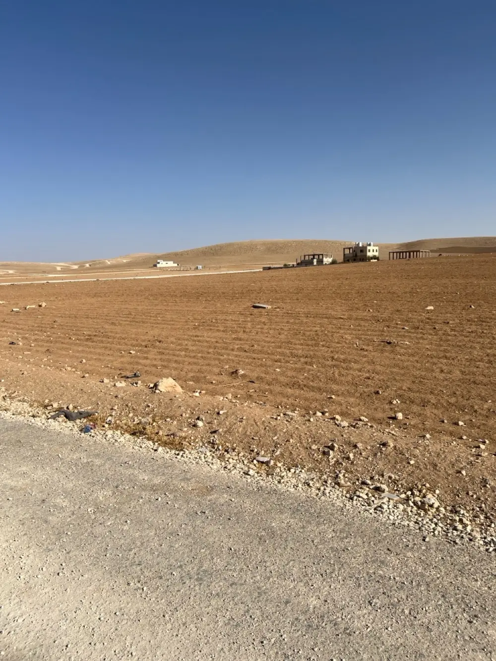 للبيع ارض في الخشافيه اللوزيه الجنوبيه قرب شارع الميه مفروز٥٨٥متر مربع