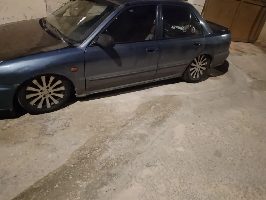 متسوبيشي لانسر 1993