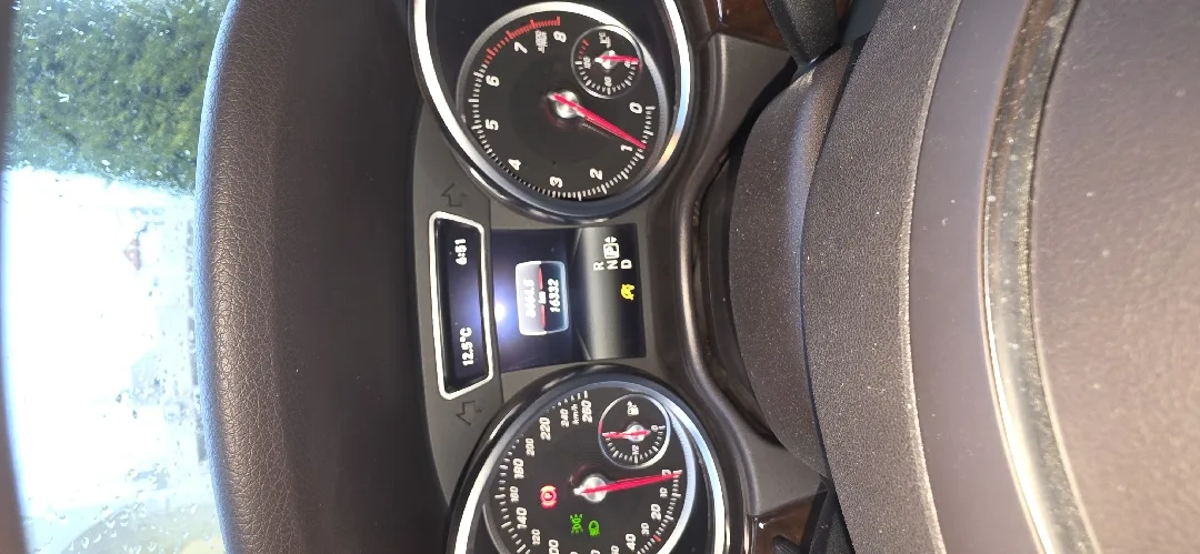 مرسيدس GLE400   اللون اسود