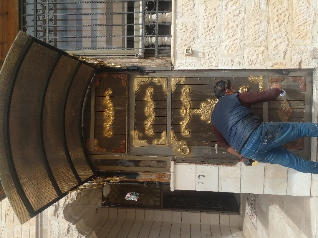 تركيب قرميد براقولا عزل اسطح بناء وتمديد مسابح تركيب المنيوم