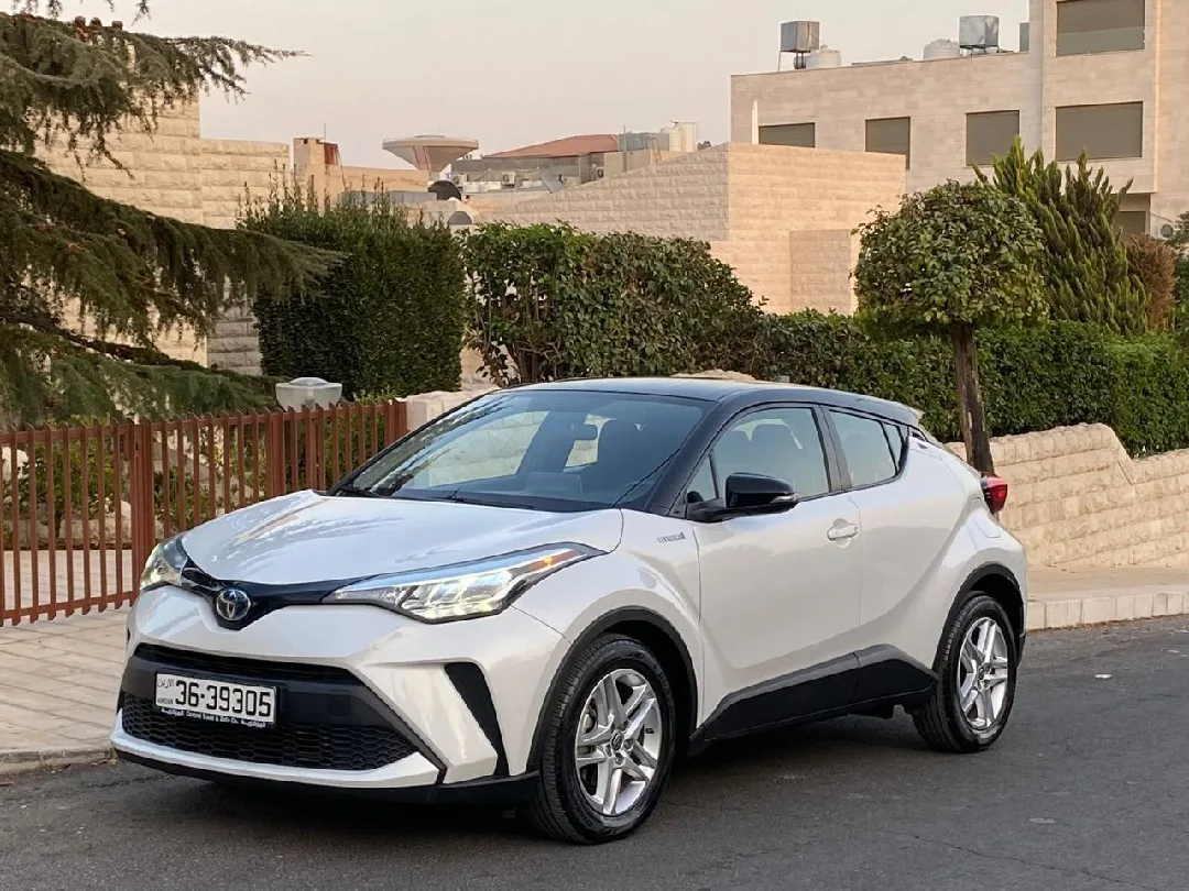 للبيع تويوتا C-HR LE هايبرد 2023 — سعر لقطة30 ألف كم فقط | مواصفات خليجية