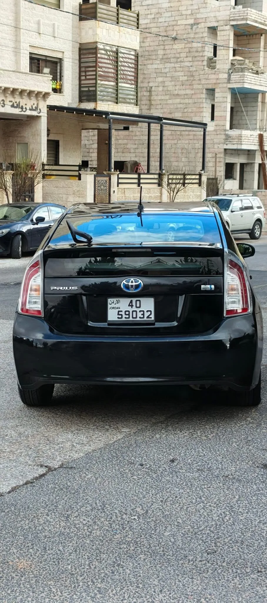 تويوتا بريوس موديل 2015 مالك واحد ممشى 72 الف فقط ثلاث جيد وقصعه