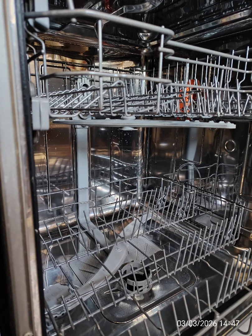 جلاية صحون نوع اريستون ايطاليه ١٢ برنامج ١٣ طقم استعمال خفيف