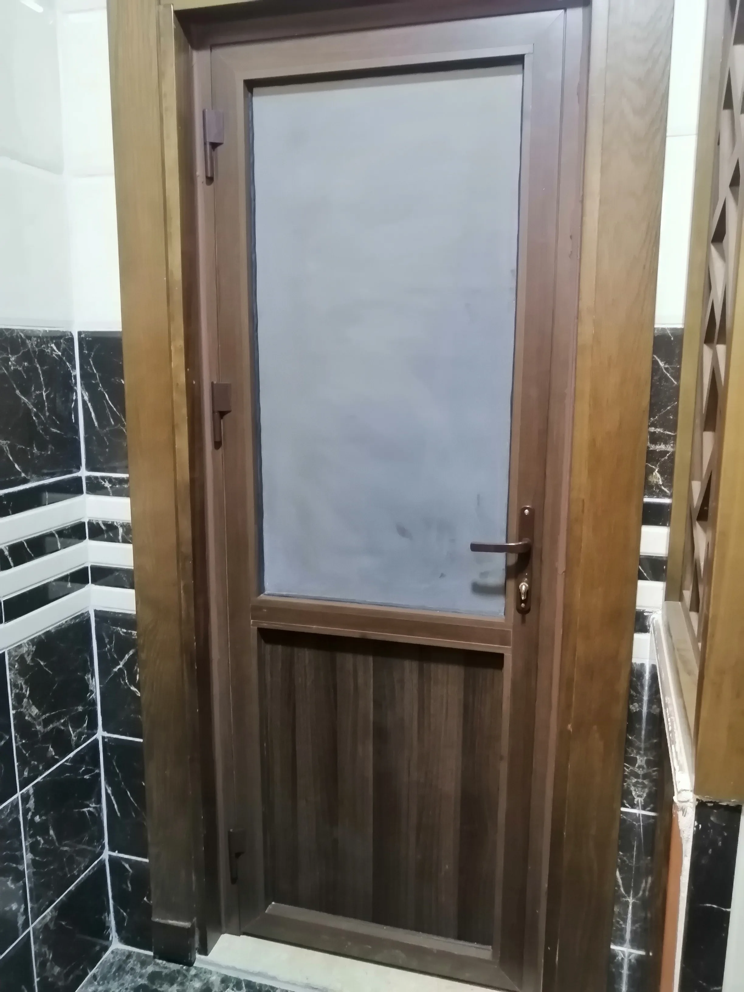 يحيى السيلاوي لكافة اعمال الالمنيوم والمطابخ والشبابيك وابواب الالمنيوم