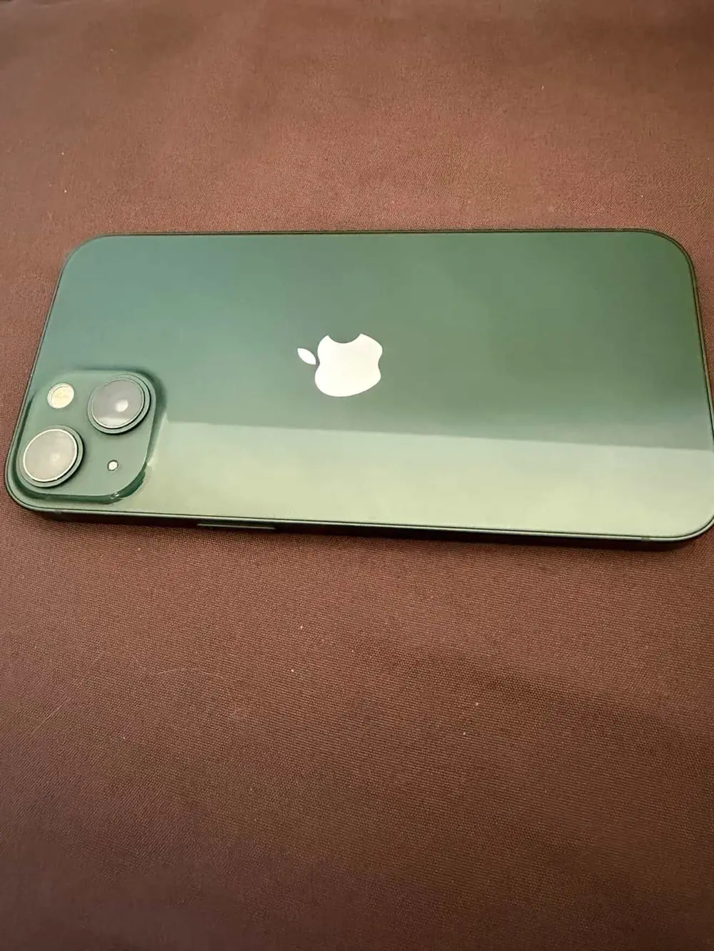 ايفون 13 زيتي وكاله ولا قحطه معاه كرتونه ووصلة شاحن وكفر